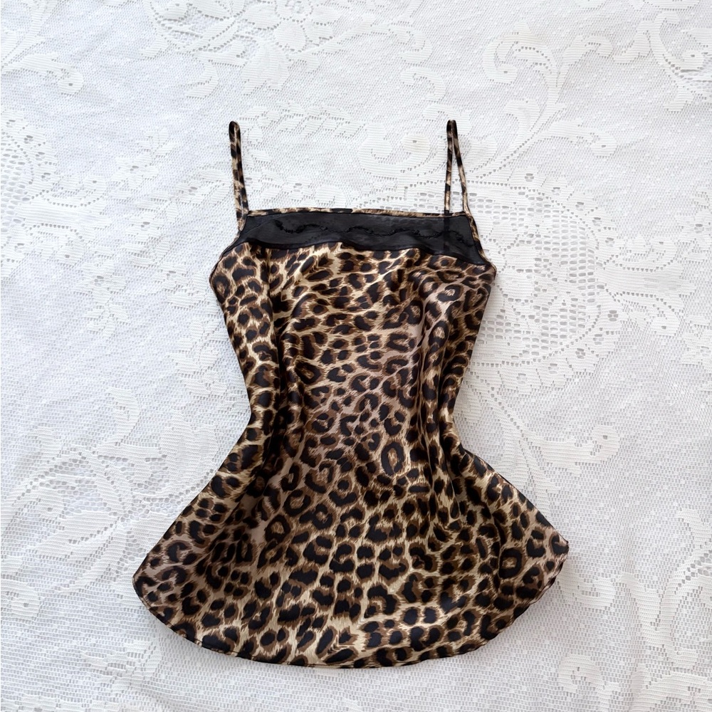 Y2K Secret treasures, leopard print slip top